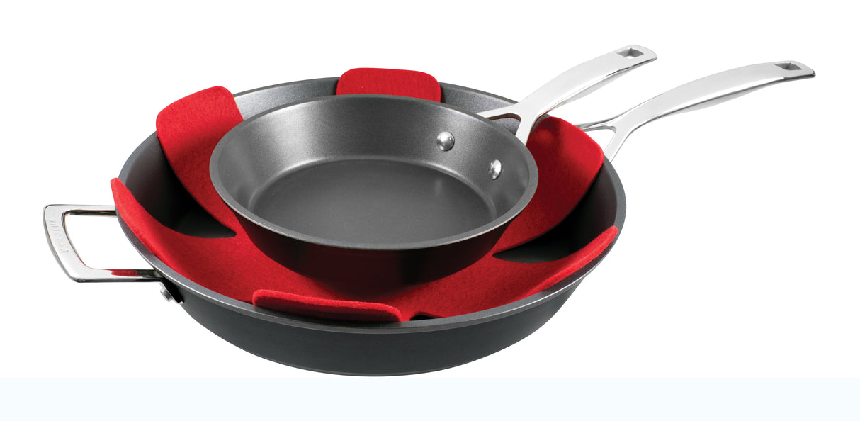 Skillet 20cm and Skillet 32cm with helper Handle & Pan Protector